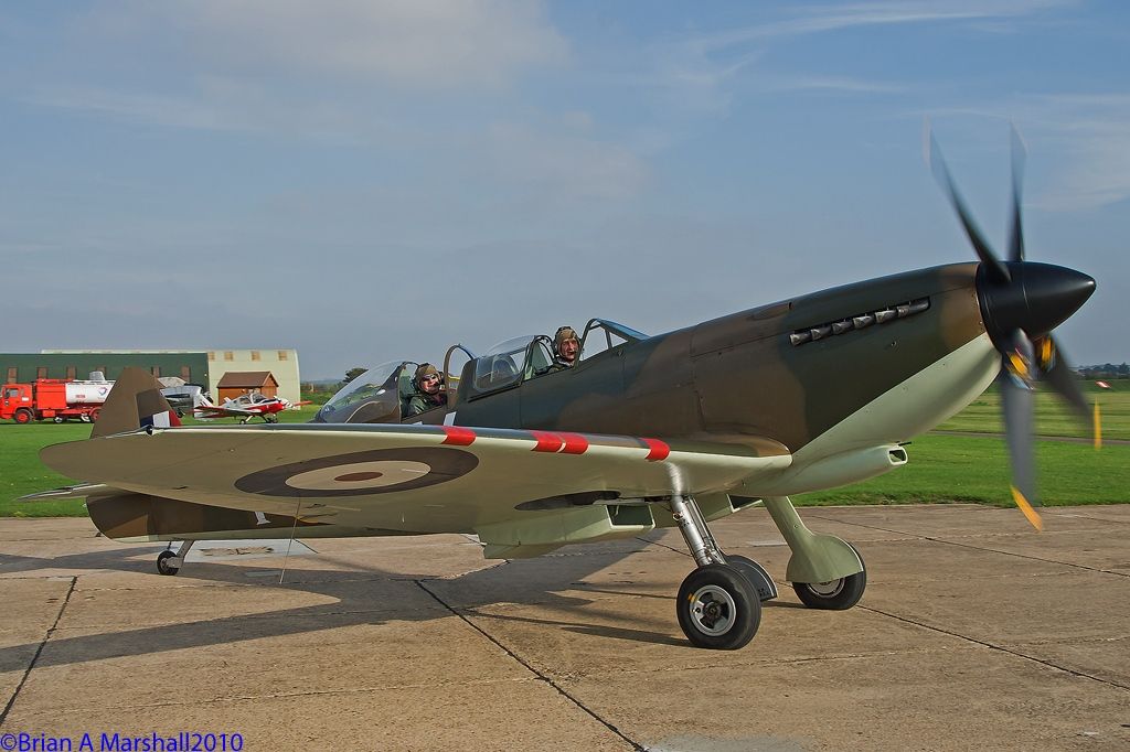 http://i5.photobucket.com/albums/y200/penpusher/03%20Duxford%202010/Duxford%2008Oct10/07.jpg