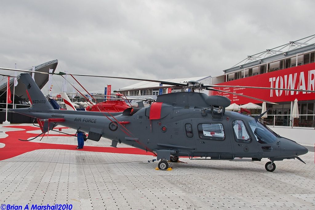 http://i5.photobucket.com/albums/y200/penpusher/04%20Miscellaneous%202010/08%20Farnborough%2023Jul10/16.jpg