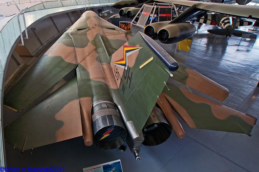 http://i5.photobucket.com/albums/y200/penpusher/05%20Duxford%202011/03%20Duxford%2029Jan11/04.jpg