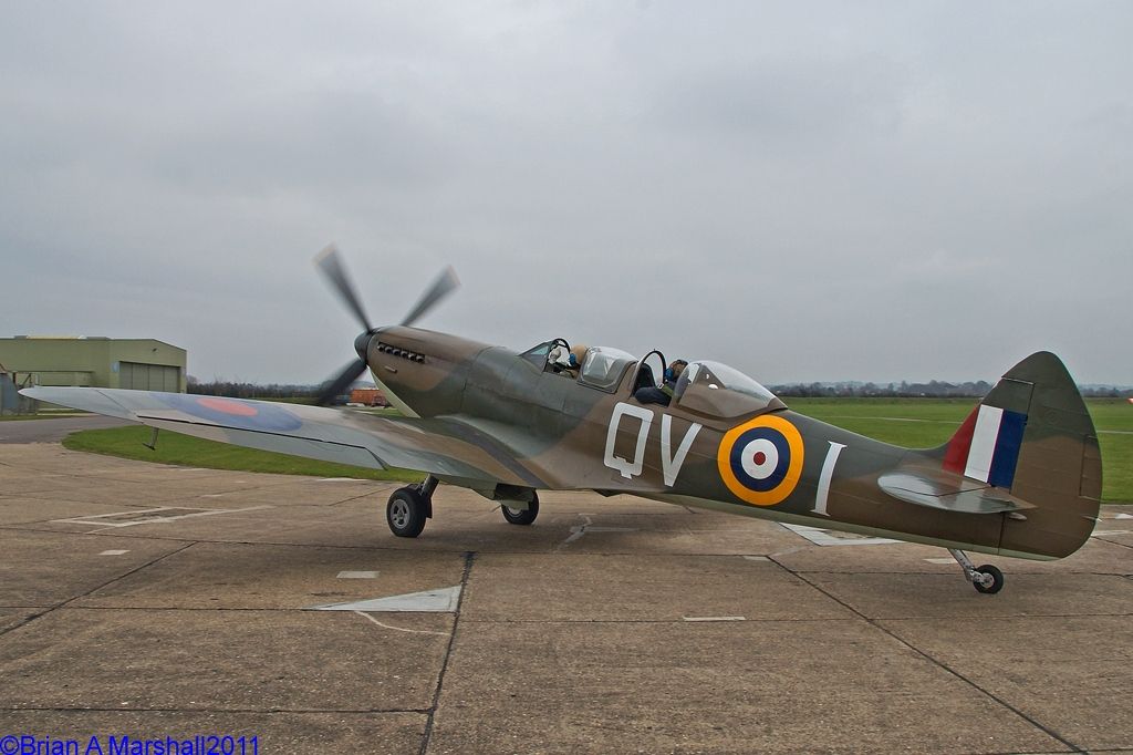 http://i5.photobucket.com/albums/y200/penpusher/05%20Duxford%202011/05%20Duxford%2005Mar11/02.jpg