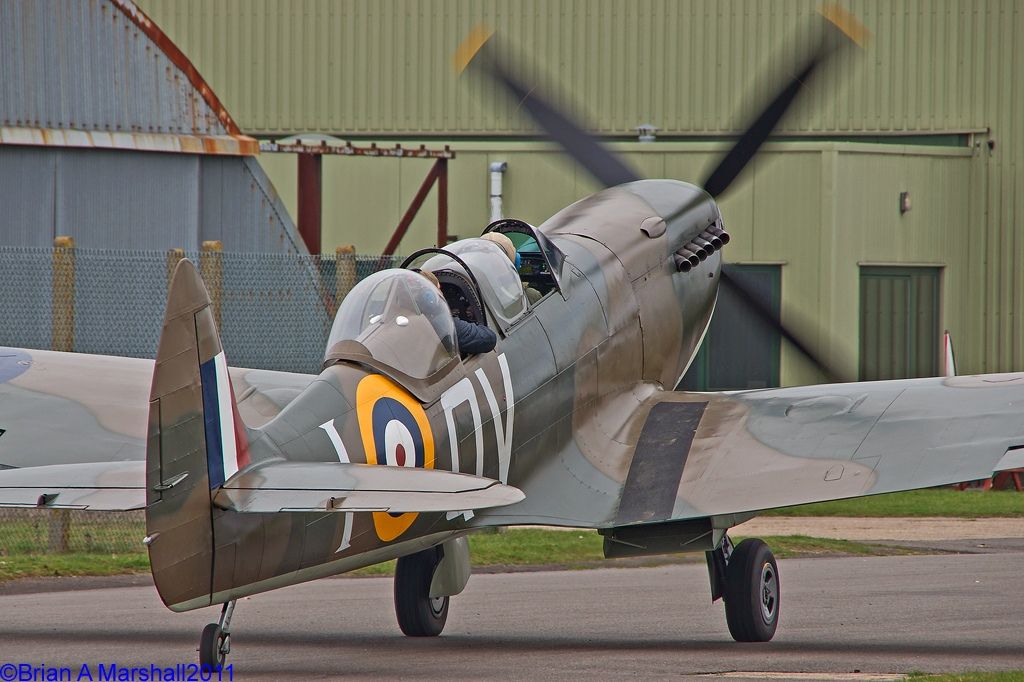 http://i5.photobucket.com/albums/y200/penpusher/05%20Duxford%202011/05%20Duxford%2005Mar11/03.jpg
