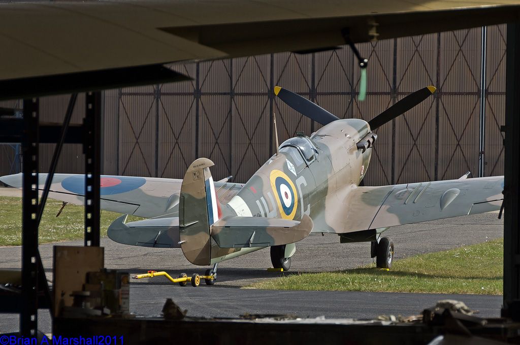 http://i5.photobucket.com/albums/y200/penpusher/05%20Duxford%202011/14%20Duxford%2006May11/02.jpg