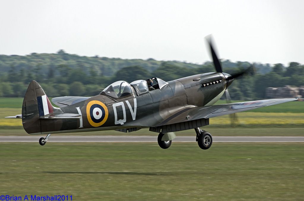 http://i5.photobucket.com/albums/y200/penpusher/05%20Duxford%202011/14%20Duxford%2006May11/12.jpg