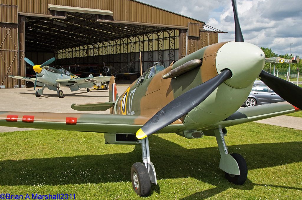 http://i5.photobucket.com/albums/y200/penpusher/05%20Duxford%202011/21%20Duxford%2024Jun11/01-1.jpg