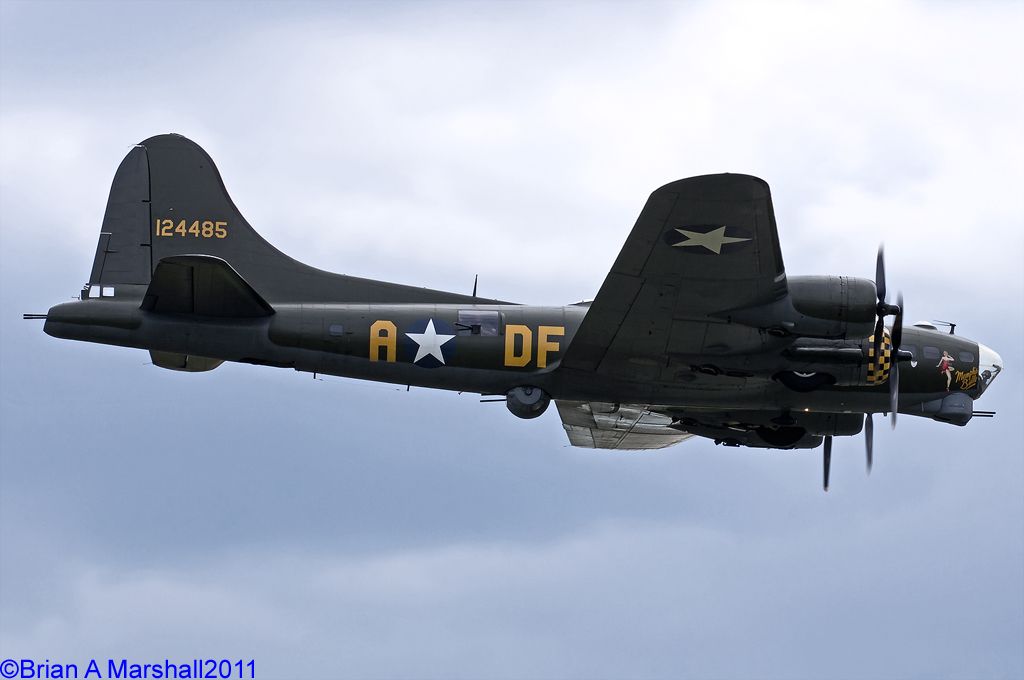 http://i5.photobucket.com/albums/y200/penpusher/05%20Duxford%202011/21%20Duxford%2024Jun11/05-1.jpg