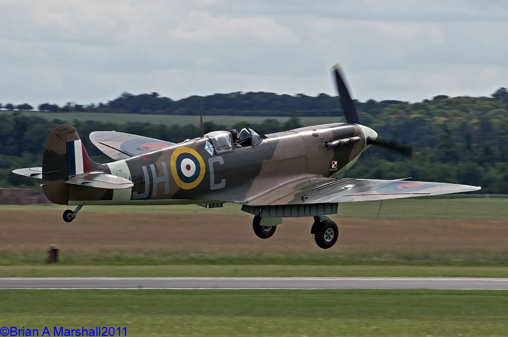 http://i5.photobucket.com/albums/y200/penpusher/05%20Duxford%202011/21%20Duxford%2024Jun11/08.jpg