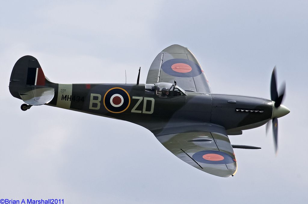 http://i5.photobucket.com/albums/y200/penpusher/05%20Duxford%202011/27%20Sally-B%2031Jul11/DSC05027copy.jpg