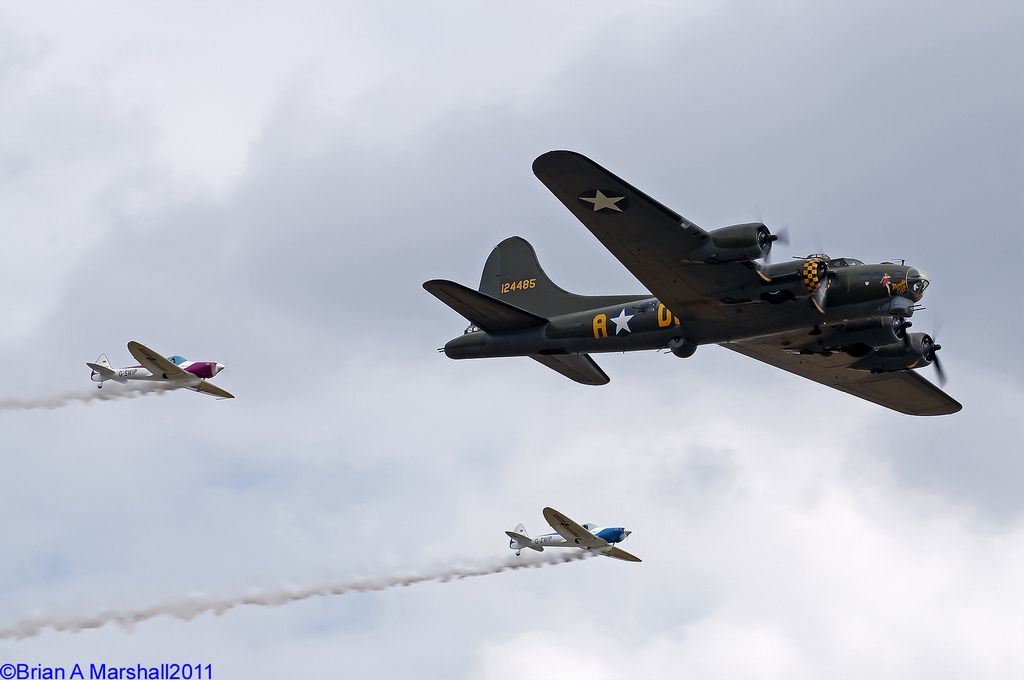 http://i5.photobucket.com/albums/y200/penpusher/05%20Duxford%202011/27%20Sally-B%2031Jul11/DSC05860copy.jpg