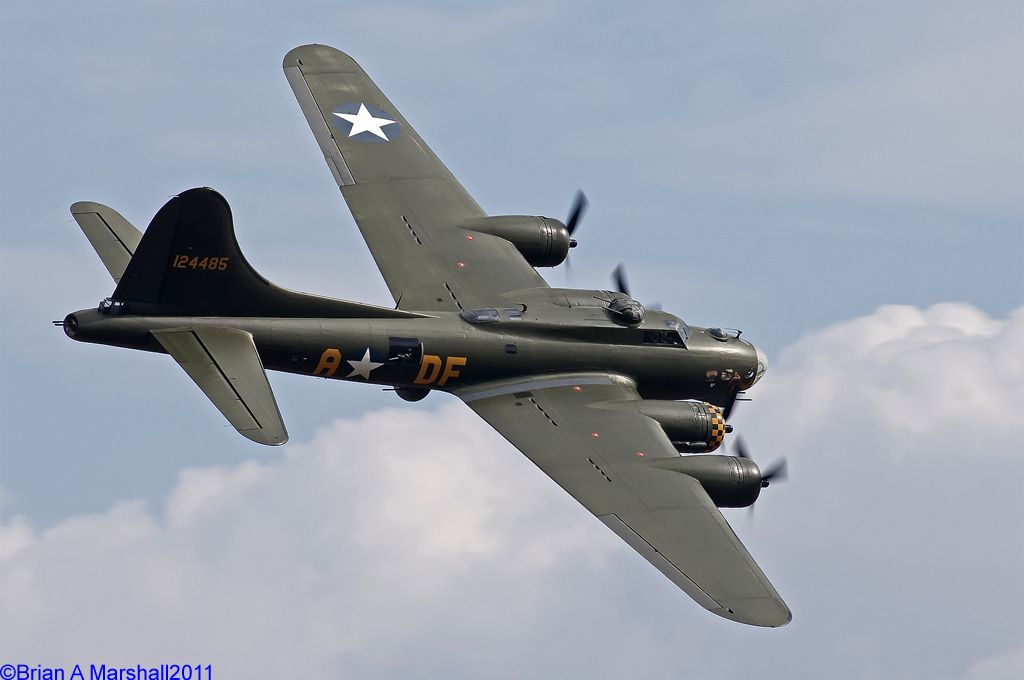 http://i5.photobucket.com/albums/y200/penpusher/05%20Duxford%202011/27%20Sally-B%2031Jul11/DSC05903copy.jpg