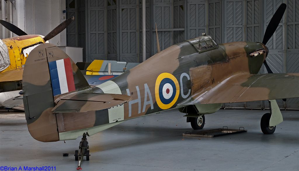 http://i5.photobucket.com/albums/y200/penpusher/05%20Duxford%202011/35%20Duxford%2023Sep11/21.jpg