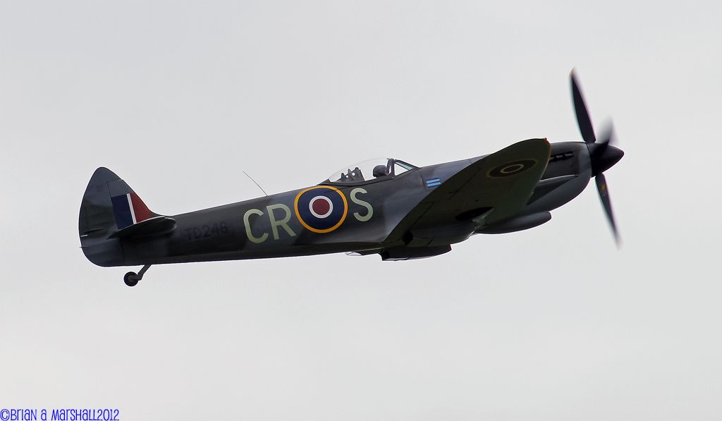 http://i5.photobucket.com/albums/y200/penpusher/07%20Duxford%202012/08%20Duxford%2024Apr12/01.jpg