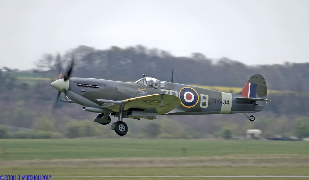 http://i5.photobucket.com/albums/y200/penpusher/07%20Duxford%202012/08%20Duxford%2024Apr12/02.jpg