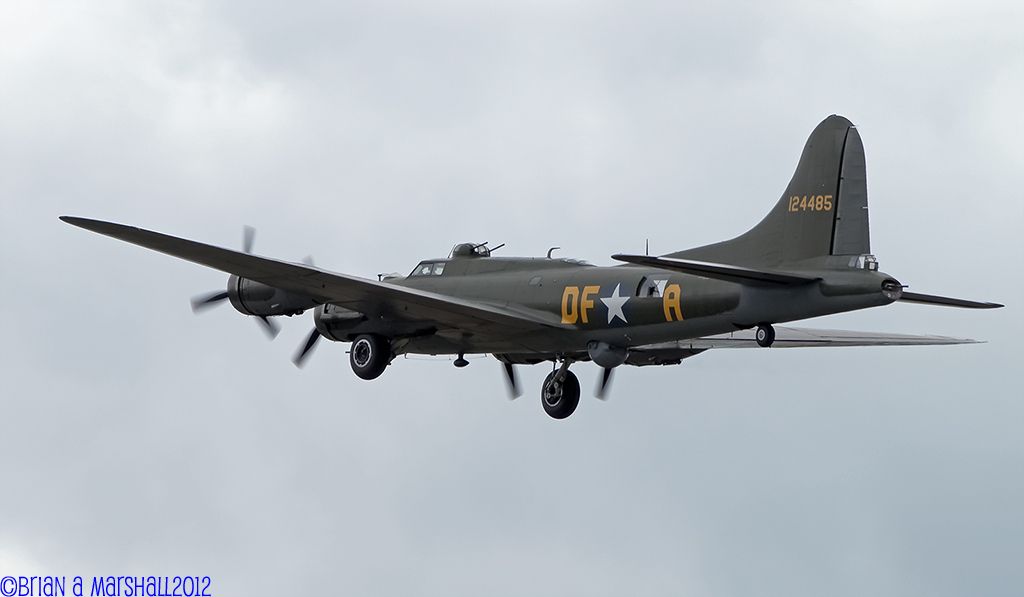 http://i5.photobucket.com/albums/y200/penpusher/07%20Duxford%202012/10%20Duxford%2006May12/02.jpg