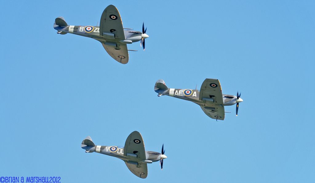 http://i5.photobucket.com/albums/y200/penpusher/07%20Duxford%202012/13%20Jubile%20Dx%2024-27May12/38.jpg