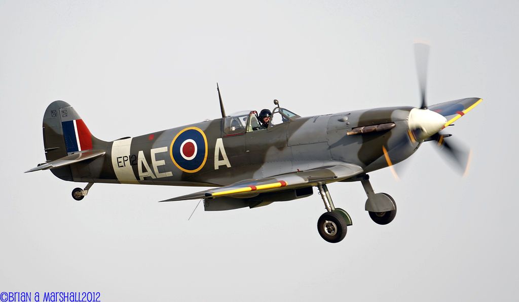 http://i5.photobucket.com/albums/y200/penpusher/07%20Duxford%202012/30%20Duxford%208-9Sep12/14.jpg