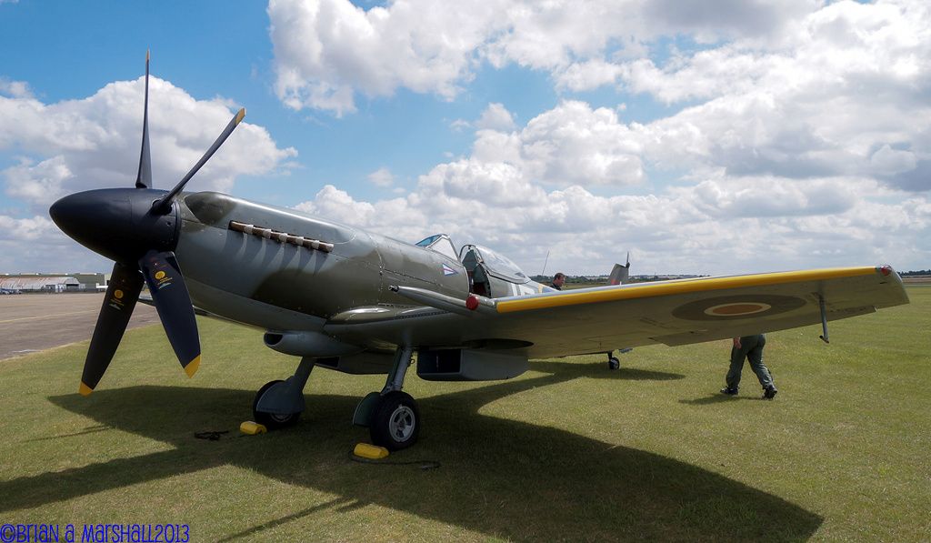 http://i5.photobucket.com/albums/y200/penpusher/09%20Duxford%202013/14%20SpitShow%2028Jul13/02.jpg