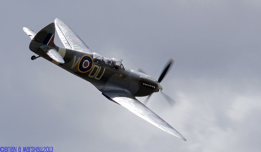 http://i5.photobucket.com/albums/y200/penpusher/09%20Duxford%202013/14%20SpitShow%2028Jul13/06.jpg