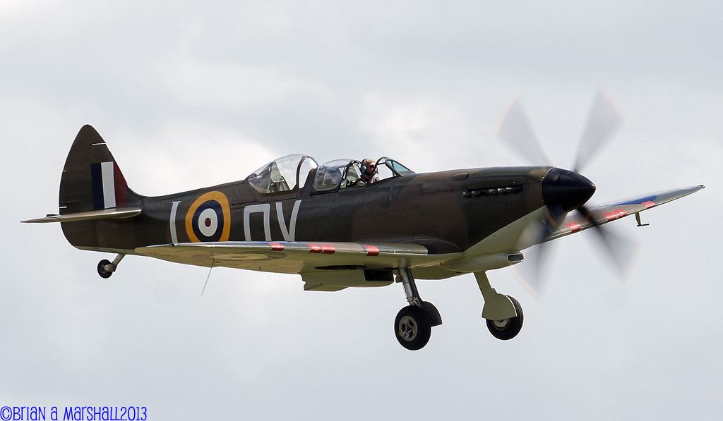 http://i5.photobucket.com/albums/y200/penpusher/09%20Duxford%202013/14%20SpitShow%2028Jul13/08.jpg