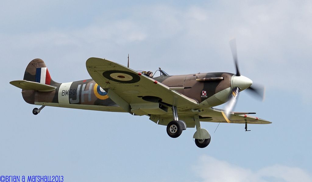 http://i5.photobucket.com/albums/y200/penpusher/09%20Duxford%202013/14%20SpitShow%2028Jul13/10.jpg