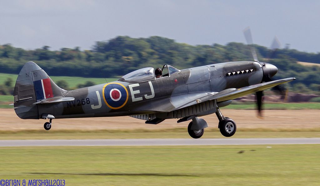 http://i5.photobucket.com/albums/y200/penpusher/09%20Duxford%202013/14%20SpitShow%2028Jul13/12.jpg