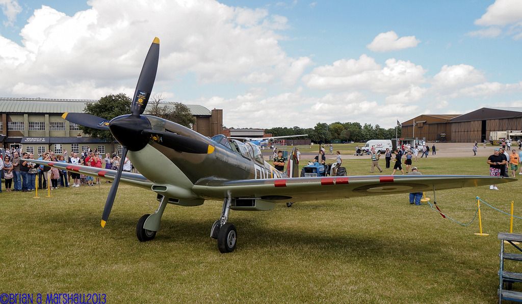 http://i5.photobucket.com/albums/y200/penpusher/09%20Duxford%202013/14%20SpitShow%2028Jul13/13.jpg