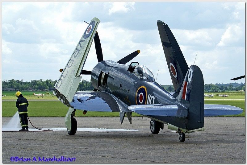 http://i5.photobucket.com/albums/y200/penpusher/Duxford%20-Falkland%20Show%20-%2020%20May%2007/08.jpg