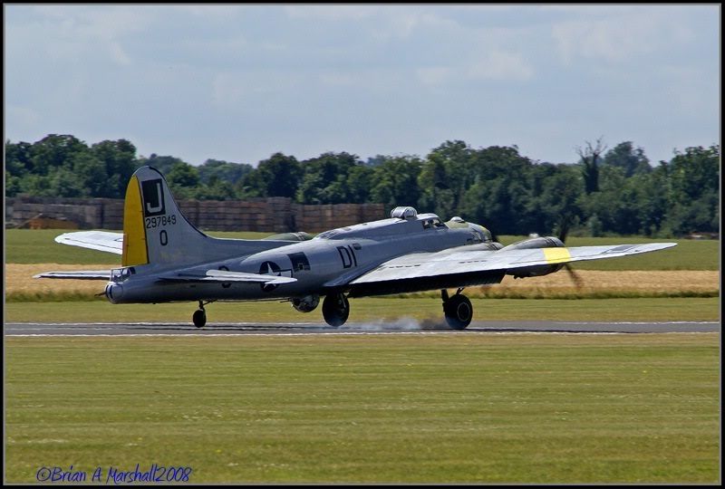 http://i5.photobucket.com/albums/y200/penpusher/Duxford%2004%20Jul%2008/03.jpg