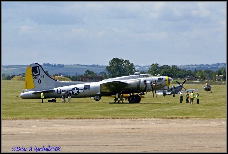 http://i5.photobucket.com/albums/y200/penpusher/Duxford%2004%20Jul%2008/08.jpg