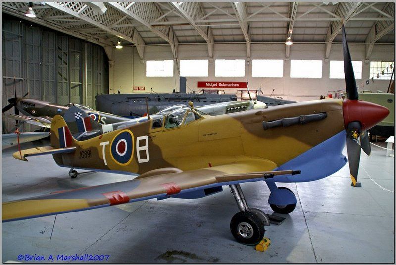 http://i5.photobucket.com/albums/y200/penpusher/Duxford%2026%20Oct%2007/07.jpg