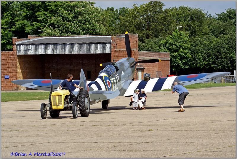 http://i5.photobucket.com/albums/y200/penpusher/Duxford%20Retro/07May.jpg