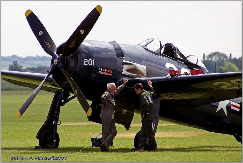 http://i5.photobucket.com/albums/y200/penpusher/Duxford%20Retro/08May.jpg