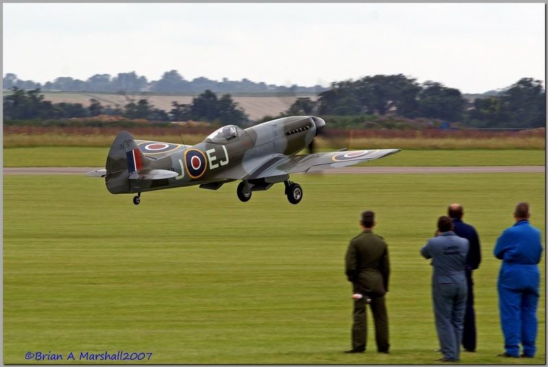 http://i5.photobucket.com/albums/y200/penpusher/Duxford%20Retro/13Jul.jpg
