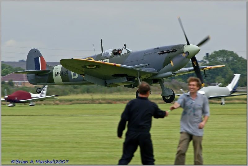 http://i5.photobucket.com/albums/y200/penpusher/Duxford%20Retro/14Jul.jpg