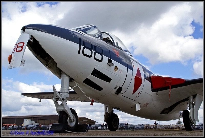 http://i5.photobucket.com/albums/y200/penpusher/Duxford%20Spring%20Show%2018%20May%2008/01.jpg