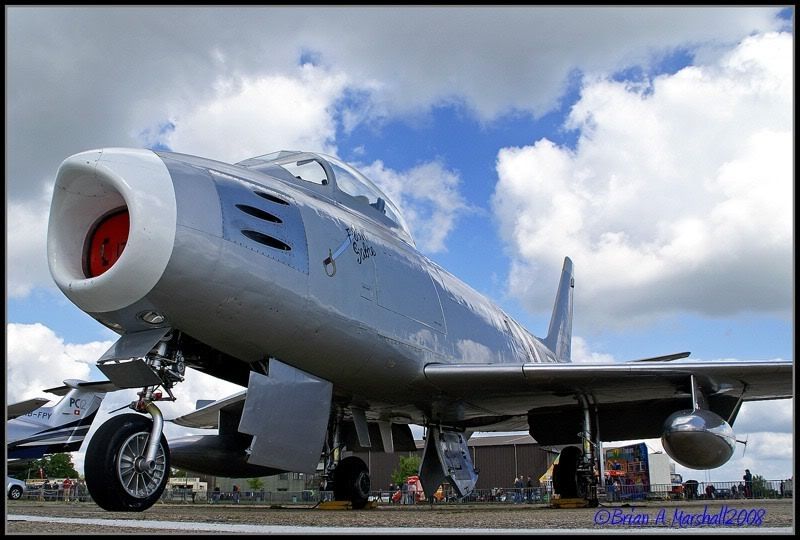 http://i5.photobucket.com/albums/y200/penpusher/Duxford%20Spring%20Show%2018%20May%2008/07.jpg