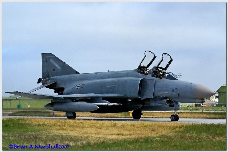 http://i5.photobucket.com/albums/y200/penpusher/JG71%20Lossiemouth%202-3%20May%2007/09.jpg