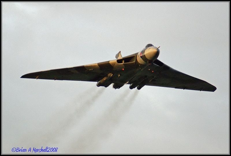 http://i5.photobucket.com/albums/y200/penpusher/Vulcan%20at%20Wyton%2004%20Sep%2008/01.jpg