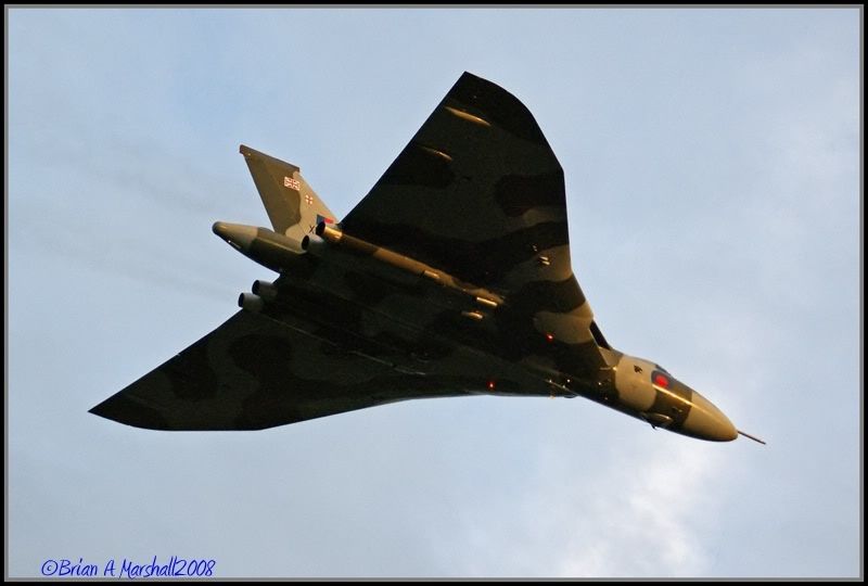 http://i5.photobucket.com/albums/y200/penpusher/Vulcan%20at%20Wyton%2004%20Sep%2008/02.jpg
