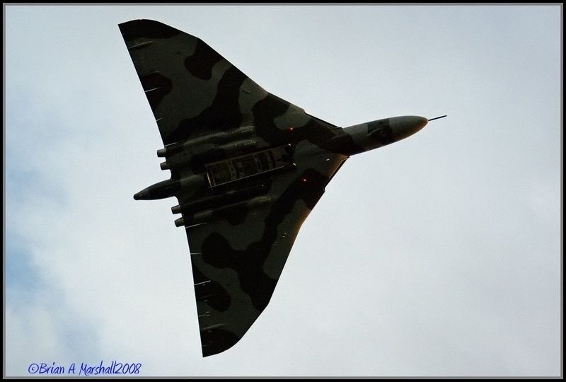http://i5.photobucket.com/albums/y200/penpusher/Vulcan%20at%20Wyton%2004%20Sep%2008/03.jpg