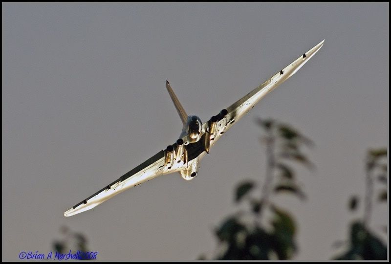 http://i5.photobucket.com/albums/y200/penpusher/Vulcan%20at%20Wyton%2004%20Sep%2008/04.jpg