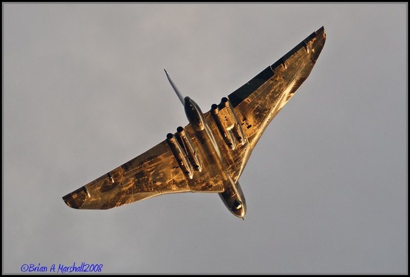 http://i5.photobucket.com/albums/y200/penpusher/Vulcan%20at%20Wyton%2004%20Sep%2008/06.jpg