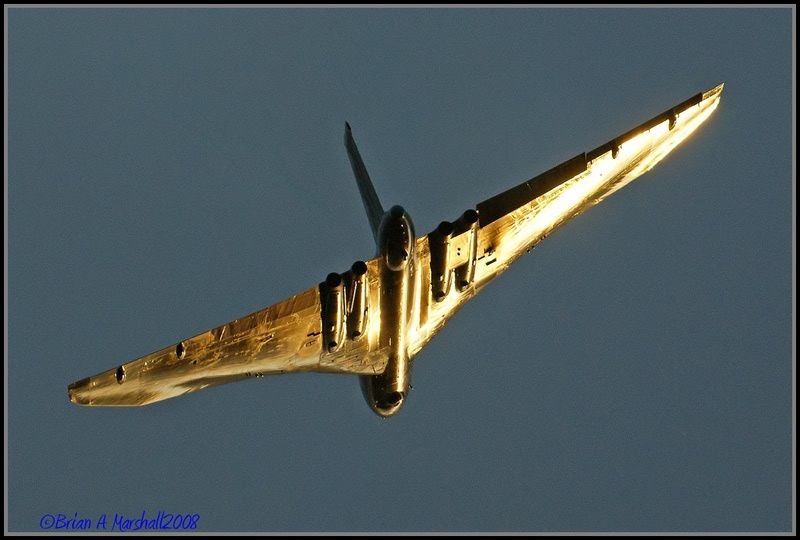 http://i5.photobucket.com/albums/y200/penpusher/Vulcan%20at%20Wyton%2004%20Sep%2008/07.jpg