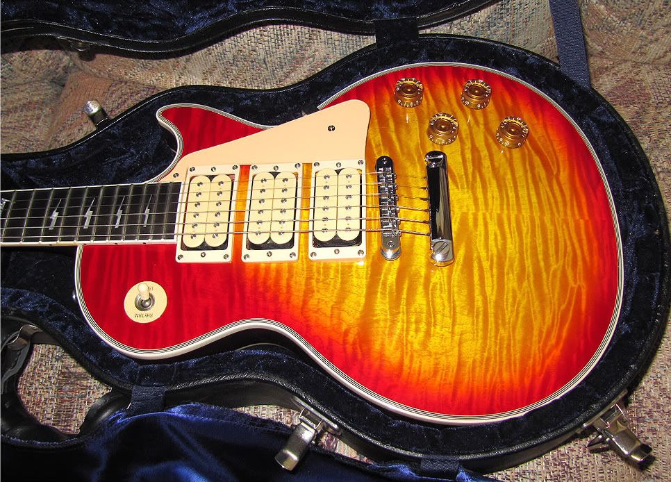 AceFrehleyLesPaul.jpg
